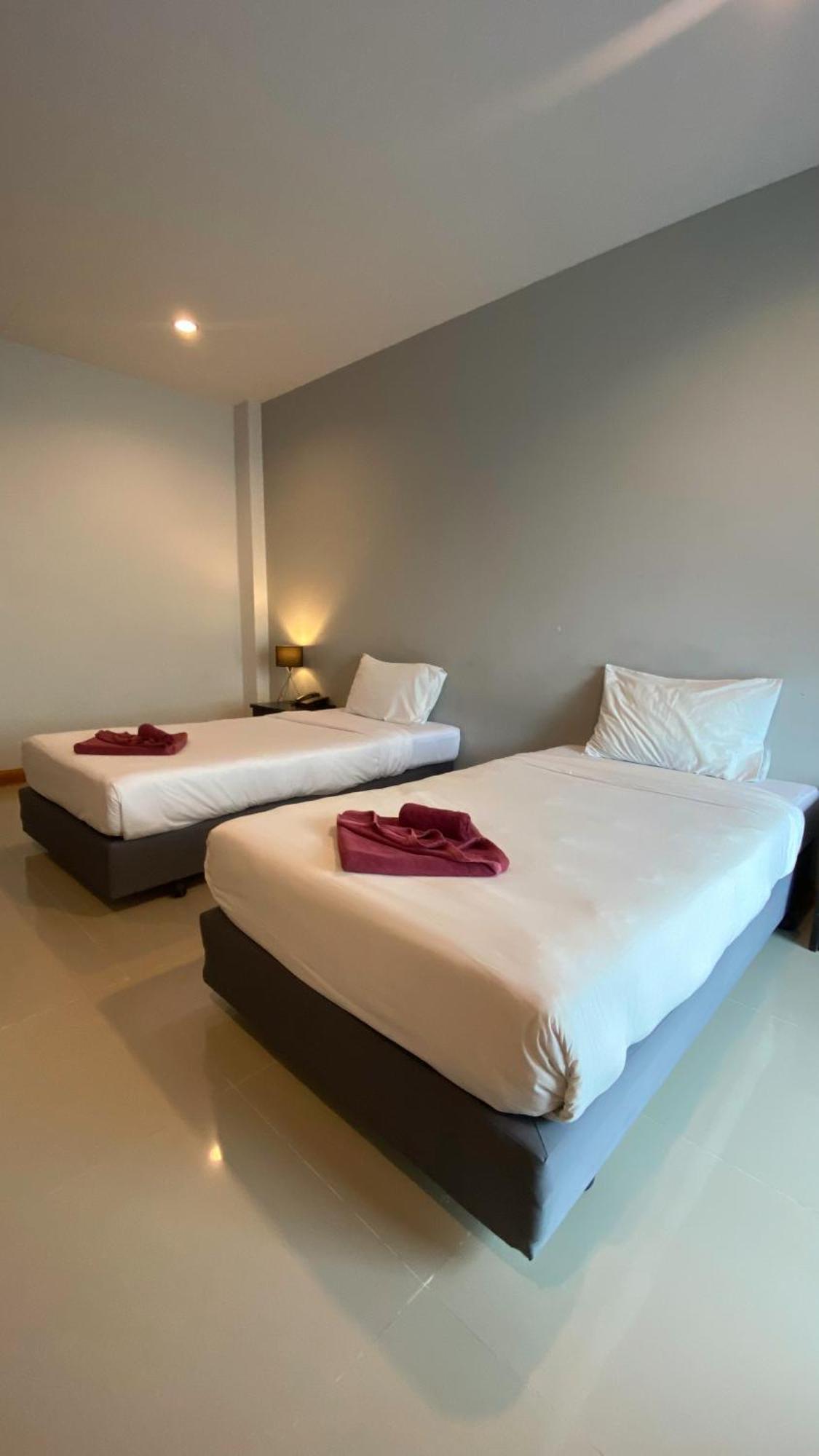 Hotel Karon Sea Side Extérieur photo